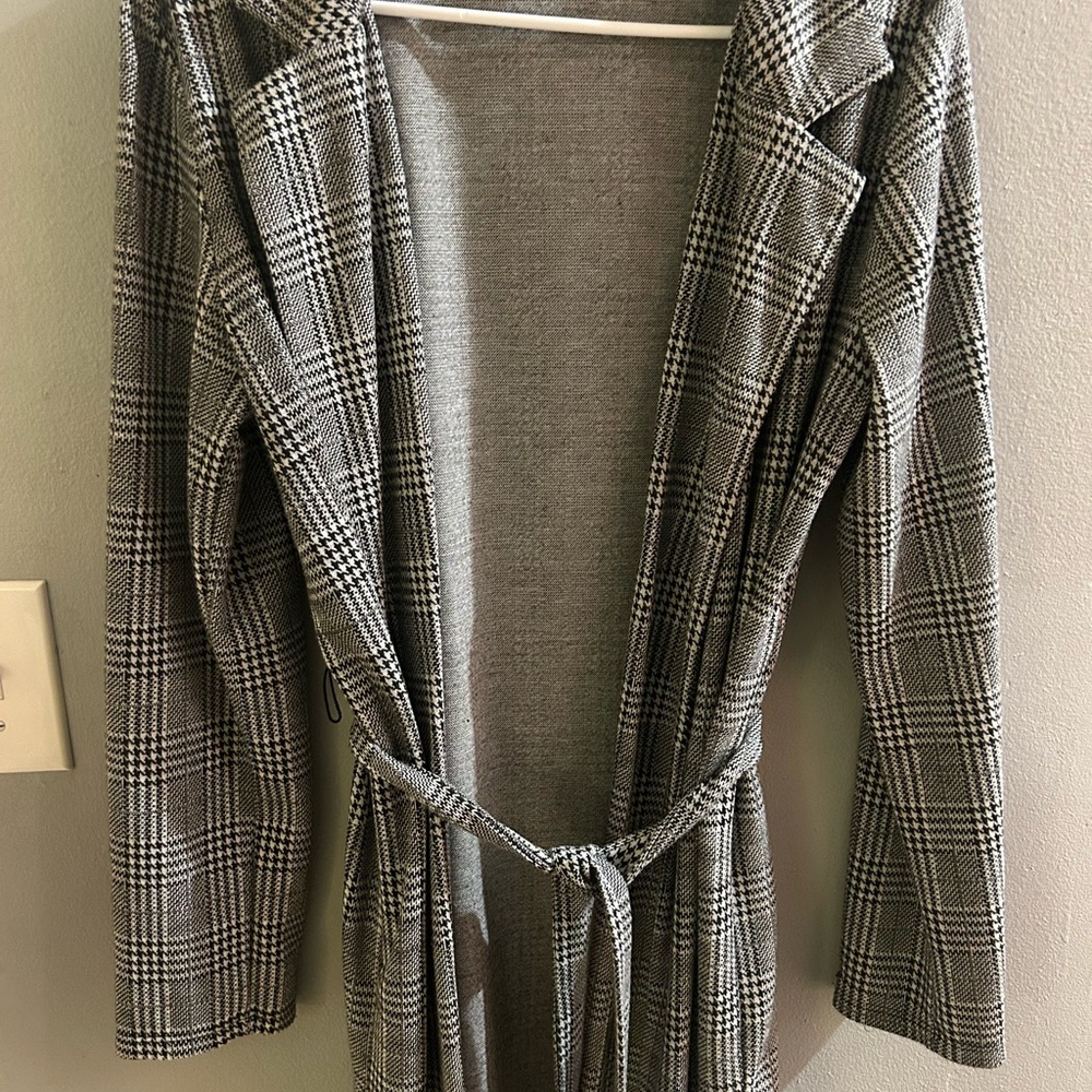 Elegant Plaid Women's Robe - Black and White